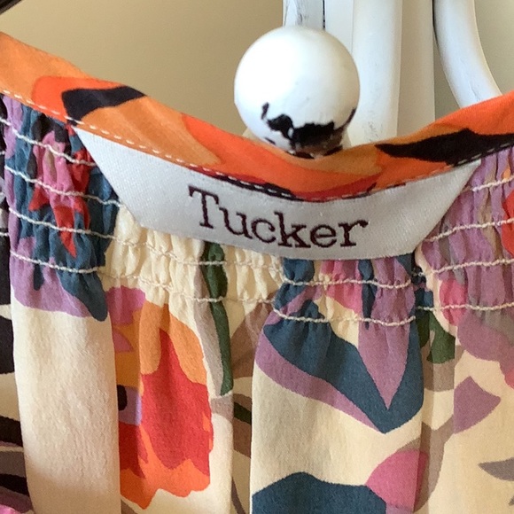 Beautiful Silk Top by Tucker 💖💛❤️ - Picture 2 of 5